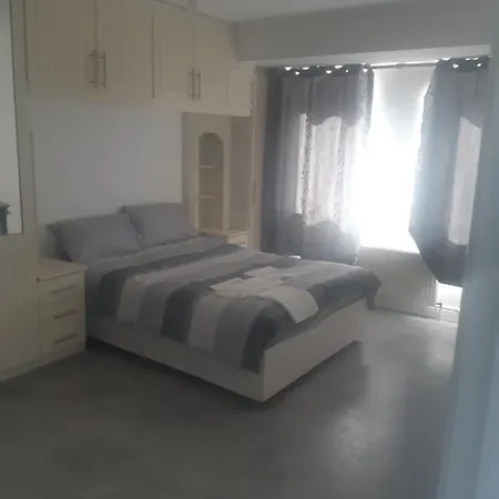 Lara House ホームステイ